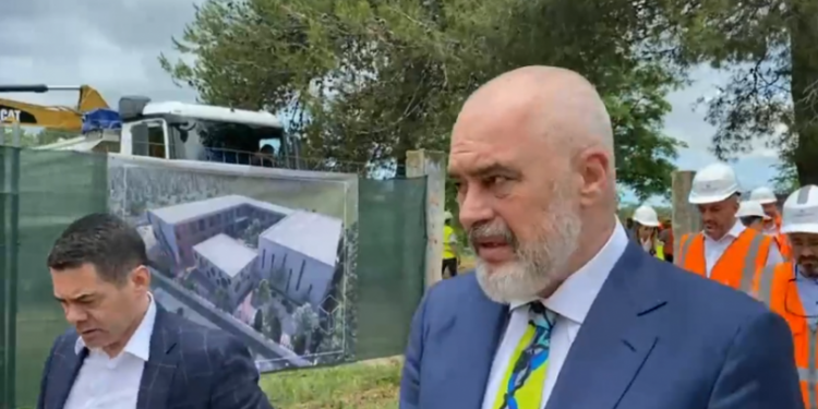 Kryeministri Rama “zbret në terren” dhe publikon videon: Seria e kantiereve të rindërtimit nga themelet hapet me këtë objekt