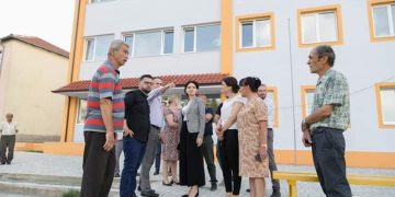 Dallëndyshe Kravari uron 29-vjetorin e PS si  një prej themeluesve të kësaj partie, ja mesazhi