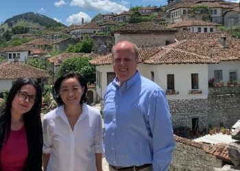 “Qytet i mrekullueshëm”! Ambasadorja Yuri Kim befasohet gjatë vizitës së saj në Berat: Ndan fotot magjepsëse dhe ka një mesazh