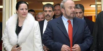 Tosi me Xhoin të dyshuar për koronavirus?! Dalin përgjigjet e tamponëve për ish-kryeministrin  dhe familjen e tij