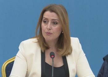 ‘Boom’ infektimesh nga koronavirusi në vend, ministrja Manastirliu publikon videon që në mëngjes dhe jep mesazhin e rëndësishëm: COVID-19 është akoma mes nesh dhe i rrezikshëm!