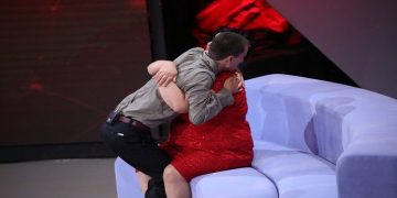 Rrëfim i dhimbshëm/ E gjithë familja nuk shikon, nëna detyrohet dy herë në muaj të shesë gjakun për të përballuar vështirësitë e jetës së tyre