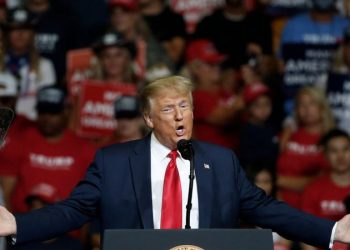 Trump sfidon pa maskë koronavirusin, sulmon Merkelin, kinezët dhe censurohet nga mediat