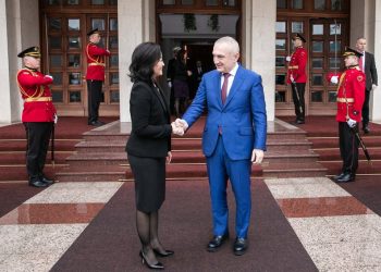 Amerikanët në sulm për të ndalur uzurpimin e Kushtetueses, Yuri Kim vë në rresht Metën, Ruçin, KED e KLGJ, nis takimet për emërimet e reja