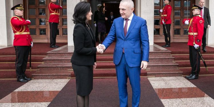 Amerikanët në sulm për të ndalur uzurpimin e Kushtetueses, Yuri Kim vë në rresht Metën, Ruçin, KED e KLGJ, nis takimet për emërimet e reja