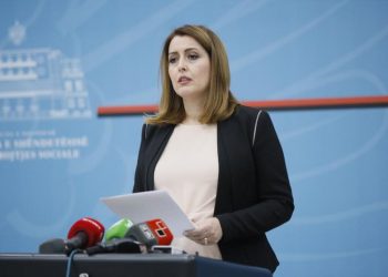 “Nëse duam ta ulim këtë valë tsunami të avashtë, ky është elementi kryesor”, ministrja Manastirliu del me mesazhin e rëndësishëm për situatën e COVID-19 (VIDEO)