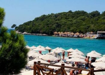 Shqiptarët turizëm brenda vendit, bllokim kufijsh me BE, Greqinë e Malin e Zi, ja skema për të mos lejuar daljen e parave jashtë