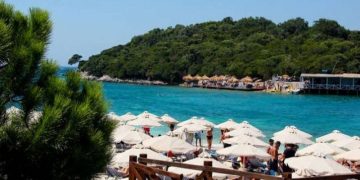 Shqiptarët turizëm brenda vendit, bllokim kufijsh me BE, Greqinë e Malin e Zi, ja skema për të mos lejuar daljen e parave jashtë