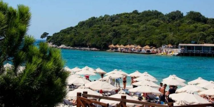 Shqiptarët turizëm brenda vendit, bllokim kufijsh me BE, Greqinë e Malin e Zi, ja skema për të mos lejuar daljen e parave jashtë