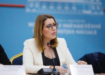 “Me kujdes dhe sëbashku e mundim COVID-19”! Ministrja Manastirliu del me mesazhin e fortë (Video)