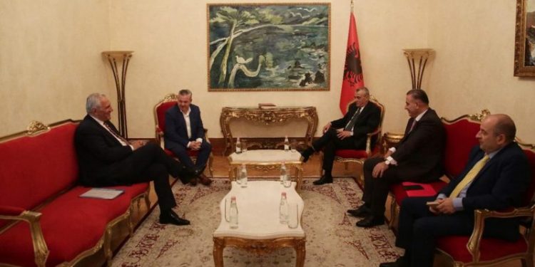 Kuvendi nis sot lëvizjet për heqjen e koalicioneve, zbardhen çështjet që do të shqyrtohen në Këshillin e Legjislacionit, drafti u kalon ekspertëve