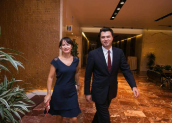 Nga unaza diamant dhe 1 milionë euro pasuri e Bashës, tek Rama e Meta-Kryemadhi: Sa pasuri deklarojnë politikanët tanë kryesorë?!