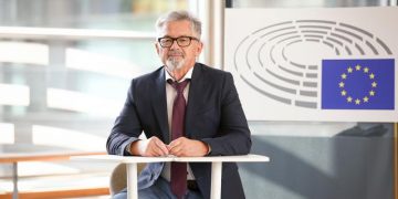 Eurodeputeti gjerman i frikësuar nga Shqipëria: Nëse antarësohet do nis eksodi. Të ndërpresim paratë drejt Shqipërisë