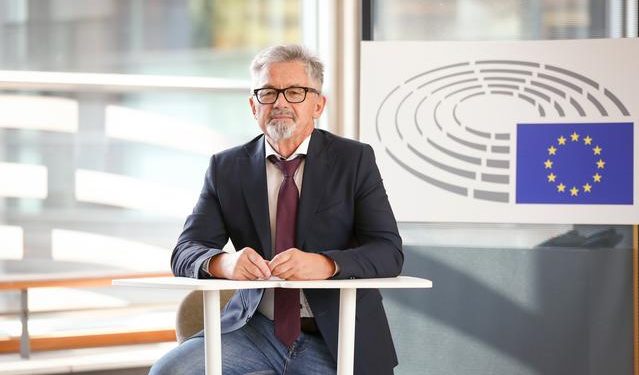 Eurodeputeti gjerman i frikësuar nga Shqipëria: Nëse antarësohet do nis eksodi. Të ndërpresim paratë drejt Shqipërisë