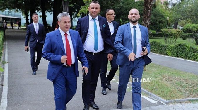 Zbardhet drafti me ndryshimet Kushtetuese që kërkon opozita parlamentare: Ndaloni koalicionet parazgjedhore