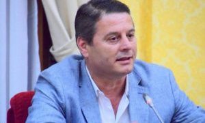 Pjerin Ndreu optimist: Ky është plazhi më i pastër në Shqipëri