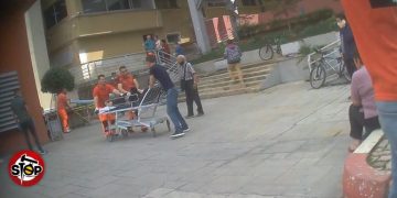 “Unë nuk e di në kanë veshur brekë apo jo por maska dhe doreza nuk kanë”! Kamera e fshehtë në QSUT, kap “mat” personelin shëndetësor