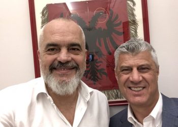 Rama ‘selfie’ me Presidentin Thaçi: Pas një bashkëbisedimi si gjithnjë vëllazëror