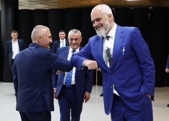 Kreshnik Spahiu thumbon Metën: A do dilni prapë në protestë ta mbështesni?