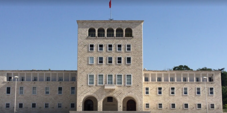 Studentja e infektuar me Covid-19, anulohet sezoni i provimeve në këtë fakultet