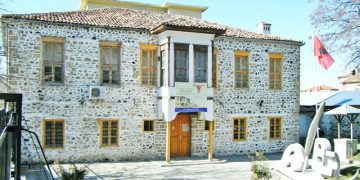 Restaurohet shkolla e parë shqipe, Rama publikon videon: Mësonjëtorja objekt i veçantë i trashëgimisë kulturore