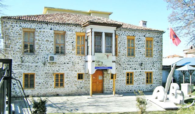 Restaurohet shkolla e parë shqipe, Rama publikon videon: Mësonjëtorja objekt i veçantë i trashëgimisë kulturore