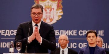 Vuçiç fiton zgjedhjet në Serbi me 62,5 % të votave, shqiptarët e bashkuar marrin 4 deputetë. Mesazh për politikën në Tiranë?!