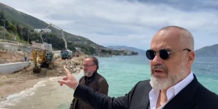 Rama flet për “përplasjen” me Lelin, shkak bizneset në Zvërnec: Patëm një debat, për të vënë “pikat mbi i”! Pjesa tjetër fantazi për klikime duke krijuar lajme të rreme