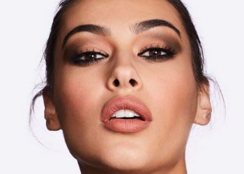 Adrola Dushi rikujton të shkuarën dhe tregon punën e parë që ka bërë: Shisja në treg