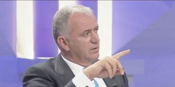 4 muaj pa marrë pagat, gazetarja e TV Klan denoncon publikisht Aleksandër Frangajn: Më ke falsifikuar firmën dhe ke fshehur siguracionet, boll luajte me djersën e punëtorëve që kanë frikë të flasin