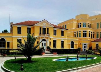 SHBA i vendos “roje” ministrit Arben Ahmetaj: Ngrejnë akademinë që do menaxhojë donacionet për rimëkëmbjen nga tërmeti dhe fondeve të tjera publike