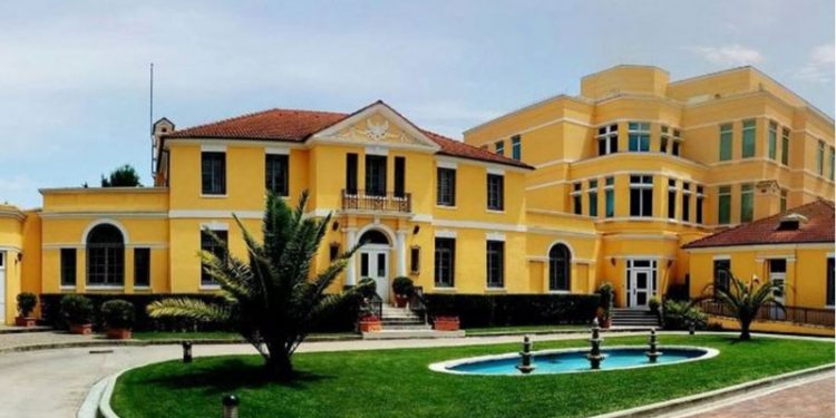 SHBA i vendos “roje” ministrit Arben Ahmetaj: Ngrejnë akademinë që do menaxhojë donacionet për rimëkëmbjen nga tërmeti dhe fondeve të tjera publike