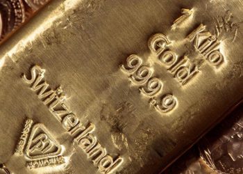 Policia në kërkim të pronarit të një çante me ar, që e “harroi” në tren