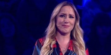 Arbana Osmani në lot si rrallëherë flet për nënën: Kur ajo u diagnostiku me kancer doja të dëgjoja vetëm një fjalë prej saj