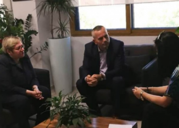 Ardi Veliu, ndjesë publike mamasë së 15-vjeçarit të d.hunuar nga policia