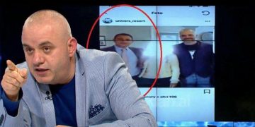 Rama në foto me Ardian Çapjan, gazetari ironizon takimin: Kam hallin tënd, se na lë mes 4 rrugëve