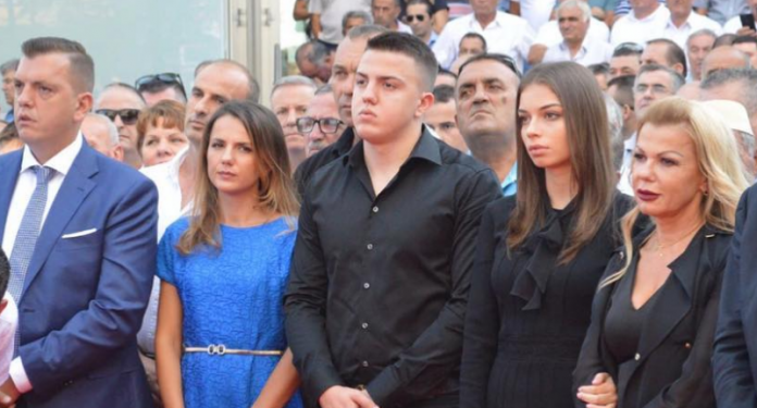 “Je në politikë nga babai”? Rudina Hajdari: Kam vuajtur, kam kaluar gjëra të jashtëzakonshme. S’më është dhënë asgjë nga hiçi si dhuratë, krenare për atë që im atë ka bërë