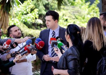 E mbani mend “lularë”?! Basha kur ishte në SHBA (që nuk mbahet mend se sa ka) u premtoi: Zgjedhje me Ramën kryeministër nuk ka, po e them nga Uashingtoni, ndaj ka rëndësi (Video)