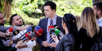 E mbani mend “lularë”?! Basha kur ishte në SHBA (që nuk mbahet mend se sa ka) u premtoi: Zgjedhje me Ramën kryeministër nuk ka, po e them nga Uashingtoni, ndaj ka rëndësi (Video)