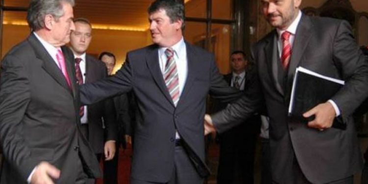 Mendimi i Bamir Topit për “Zgjedhoren”: Sajesë politike për të futur sërish në lojë opozitën e larguar! Listat e hapura nuk i do as PS dhe as PD