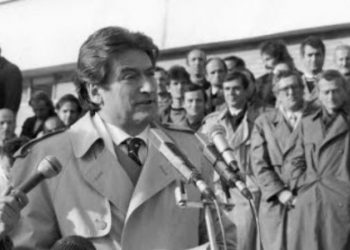 “Ishte piktor, foli pa leje”. Historia e të përjashtuarit të parë nga partia pas ’90. Ndodhi… pak orë pas themelimit të PD. Debati me Berishën: Ti je një komunist i thekur