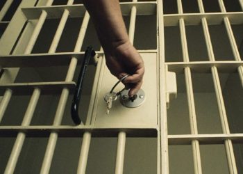 Çudira shqiptare! 13-vjeçarja me fëmijën 1-muajsh: Më lironi burrin 16-vjeçar sepse kam bërë kallzim të rremë! Më detyruan