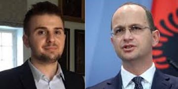 Dy ministra në një derë…