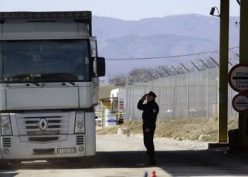 Albin Kurti mbyll kufirin me Shqipërinë, taksë 22 euro ose karantinim për udhëtarët