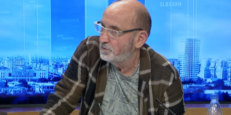 “Prokurori” Fatos Lubonja në rolin e Dick Martin për “Shtëpinë e verdhë: Hashim Thaçi ka v.rarë serbë të pafajshëm!?  Besoj akuzat e Karla del Pontes. E turpshme që Rama e mbron, po dëmton Shqipërinë