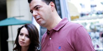 Grida Duma: Kam kuptuar se shqiptarët po presin me padurim Bashën kryeministër, ai po shkëlqen këto kohë! Ish deputetja mos e ka fjalën për xhelin dhe flokët e lyra?!