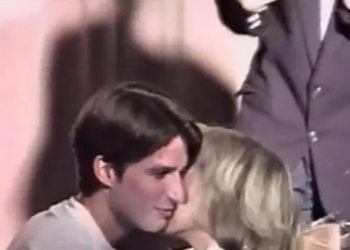 PROFIL: Gruaja e presidentit Macron, ish-mësuesja që u dashurua me nxënësin e saj 25 vjet më të vogël