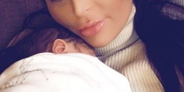 Futbollisti i Premier League “mbulohet nga turpi”: Nëna e djalit ka shkuara  dhe me miqtë e tij