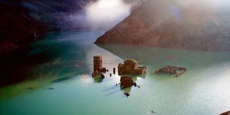 Nën ujë që nga përmbytja e vitit 1946, fshati italian mund të shohë sërish dritën e diellit