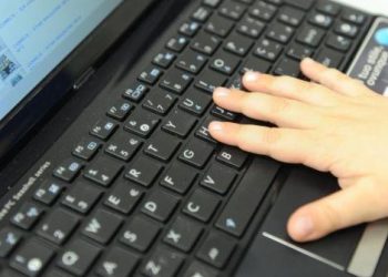 Izolimi në shtëpi për shkak të pandemisë, shqiptarët gjetën ‘shpëtim’ tek interneti. Rritje 47% e përdorimit